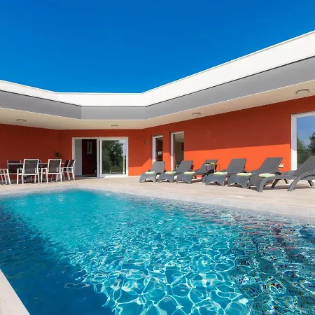 Villa Lm