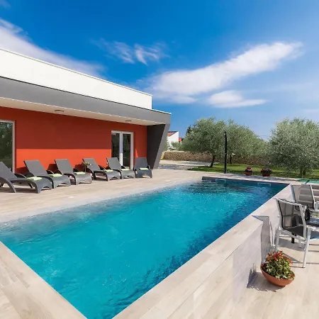 Lm Villa